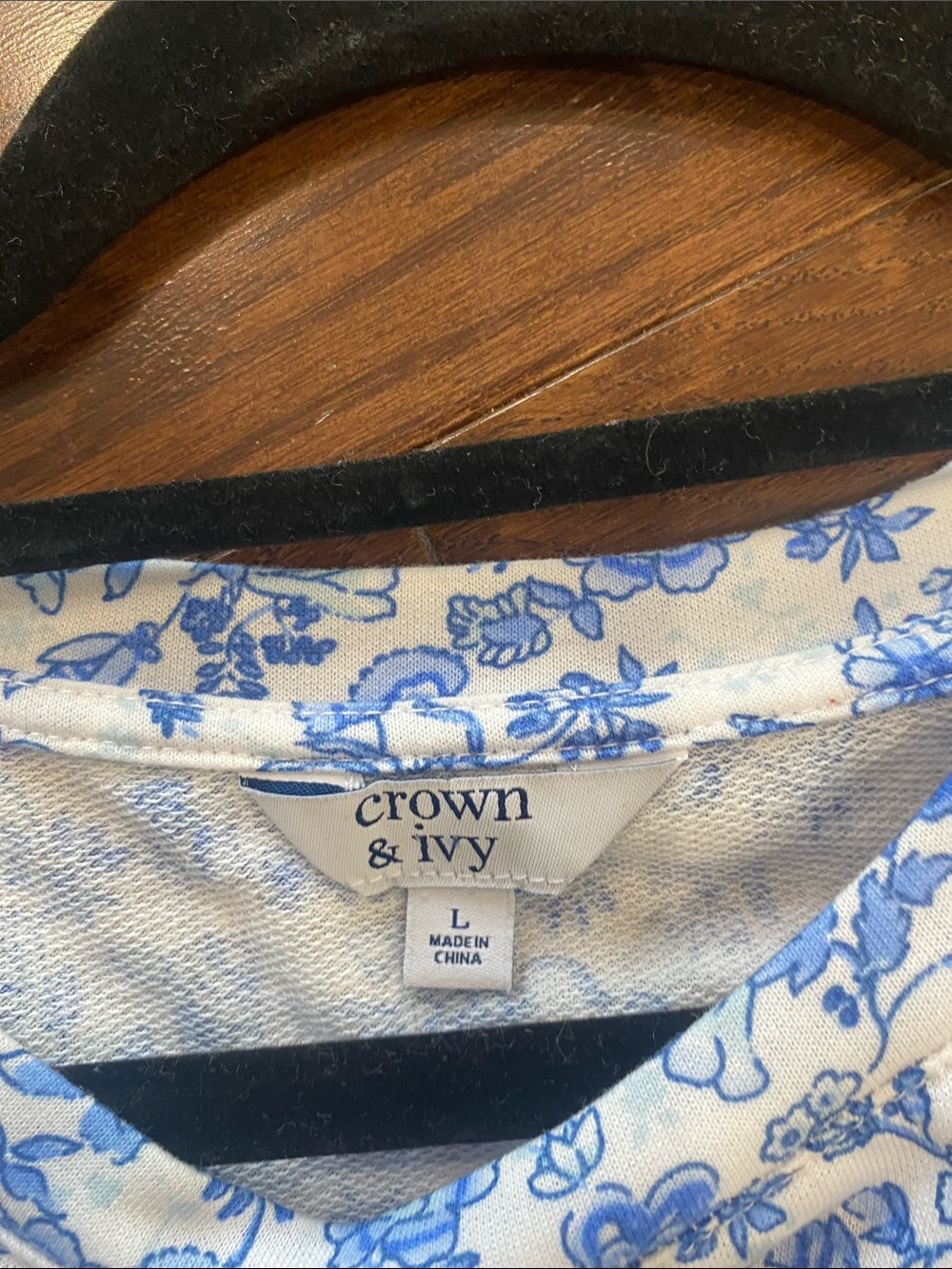 crown & ivy White and Blue Floral Puff-Sleeve women’s - Picture 2 of 3